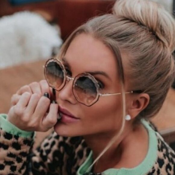 💕CHLOE💕 Tally Scalloped Sunglasses CE147S 834 Gold Brown Lenses New In Box - Picture 8 of 16